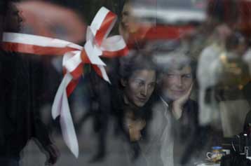 Σε λαϊκό προσκύνημα η σορός του Λεχ Καζίνσκι