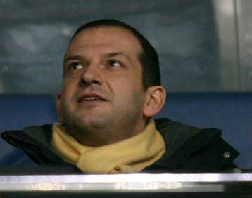 H AEK βάλλεται από παντού, σύμφωνα με τον Αδαμίδη