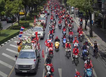 Αυξάνονται οι πιέσεις για παραίτηση της κυβέρνησης στην Ταϊλάνδη