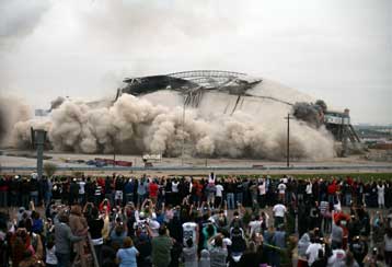 Κατεδάφιση σταδίου στις ΗΠΑ αξιοποιείται ως γεωλογικό πείραμα