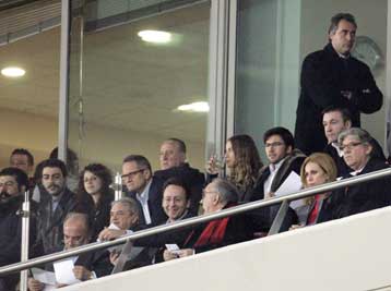 Τόσα χρόνια στέρησης… διαρρέει ο Ολυμπιακός ως απάντηση στον Πατέρα