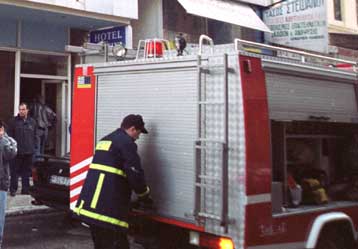 Πυροσβεστικό όχημα παρέσυρε και τραυμάτισε μια 70χρονη στο Κερατσίνι