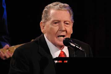 Ο Τζέρι Λι Λιούις στο θέατρο του Λυκαβηττού στις 23 Ιουλίου