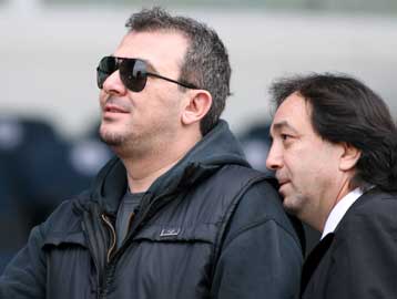 Συζητούν για τις μετοχές Ρέμος και Ερασιτέχνης, συμφωνία Παντελή με Μπουμπένκο