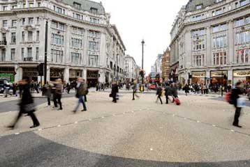 «Ο ελληνικός πλούτος βρίσκει σπίτι στο Λονδίνο» γράφει ο Guardian