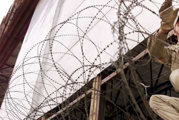 Βασανιστήρια σε «μυστική φυλακή» στη βάση Μπαγκράμ καταγγέλλουν πρώην κρατούμενοι