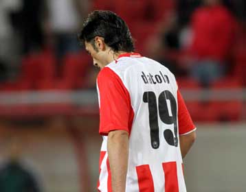 Ο Ολυμπιακός ετοιμάζεται να… κουνήσει μαντήλι στον Ντάτολο