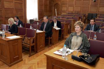 Ακόμη και με αποχώρηση απειλεί η ΝΔ από την Εξεταστική για τη Siemens