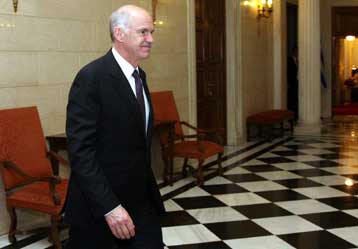 Δυσαρέσκεια αλλά και στήριξη προς την κυβέρνηση δείχνει νέα δημοσκόπηση