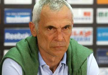 Ανησυχεί για την ψυχική κούραση των παικτών του ο Κούπερ