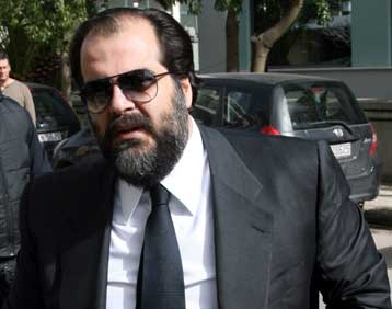 Στην Παιανία ο Πατέρας, ατομικό ο Καντέ