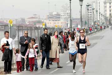Κυκλοφοριακές ρυθμίσεις στη Θεσσαλονίκη για τον μαραθώνιο της Κυριακής