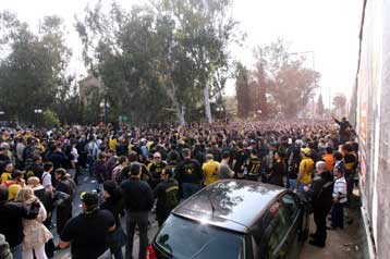 «Πληρώστε τα χρέη και φύγετε» το σύνθημα στο συλλαλητήριο των φίλων της ΑΕΚ