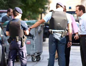 Ελεύθεροι μετά την απολογία τους οι συλληφθέντες σε Καλλιθέα και Μήλο