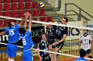 Σε ελεύθερη πτώση η ΕΑ Πατρών, έχασε εντός έδρας με 3-2 σετ από τον Πανελλήνιο