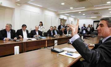 «Όχι» στην αύξηση των γενικών ορίων ηλικίας λέει η κυβέρνηση στην Κομισιόν