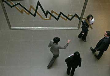 Νέο αρνητικό ρεκόρ για το spread στις 489 μονάδες βάσης