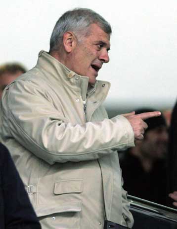 Μήνυμα Μελισσανίδη προς Αδαμίδη «όποιος πειράξει τον Ντούσαν, θα φάει το κεφάλι του»