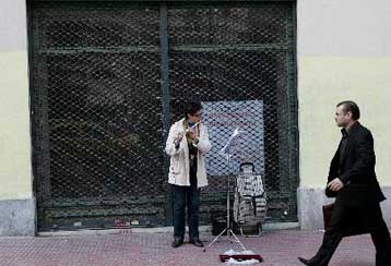 Ύφεση έως 4,9% για την ελληνική οικονομία το 2010 βλέπουν οι αναλυτές του Economist