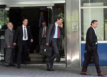 Ολοκληρώθηκε η πρώτη συνάντηση Παπακωνσταντίνου με το κλιμάκιο του ΔΝΤ