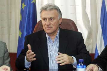 Στα δικαστήρια μετά τον άγριο καβγά μεταξύ Ψωμιάδη και νομαρχιακού συμβούλου