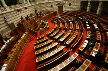 Αντιπαράθεση και εντός Βουλής για την ενεργοποίηση του μηχανισμού στήριξης