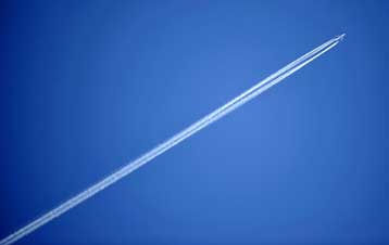 Αποκαθίστανται οι πτήσεις, αλλά δεκάδες χιλιάδες οι εγκλωβισμένοι ταξιδιώτες