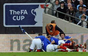 Οριστικά εκτός Ευρώπης η Πόρτσμουθ, «άνοιξε» η 7η θέση στην Premier League