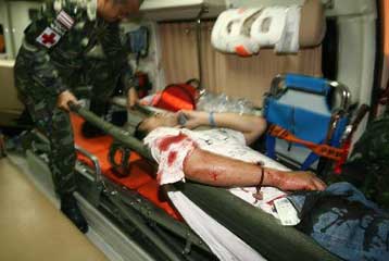 Τρεις νεκροί και δεκάδες τραυματίες σε μπαράζ εκρήξεων στην Μπανγκόκ