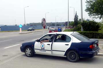 «Σήκωσαν» το χρηματοκιβώτιο και διέφυγαν με τη Mercedes του δημάρχου Αλίμου