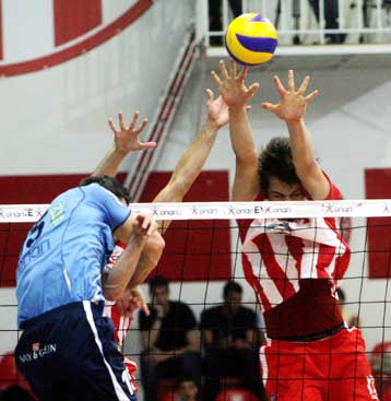 Εκανε το 2-0 έστω και δύσκολα ο Ολυμπιακός