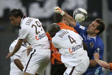 Διπλό… σεντονιού για τη Λιλ, αυτοκτονικές τάσεις από τη Μονπελιέ