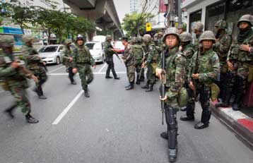 «Θα ανακαταλάβουμε το κέντρο της Μπανκόγκ με τη βία» λέει ο Ταϊλανδός πρωθπουργός