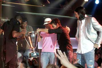 Πάρτι Νο2 για τον Παναθηναϊκό στα μπουζούκια με… γλέντι, ξύλο και Σισέ dj σε κλαμπ