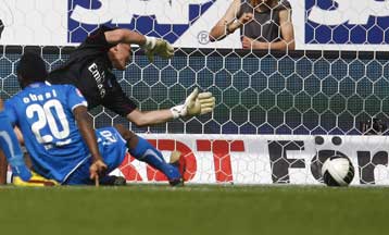 Η Χόφενχαϊμ έριξε πεντάρα στο Αμβούργου, βήμα παραμονής η Φράιμπουργκ