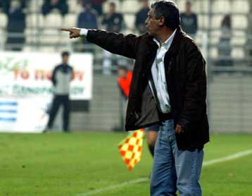 Στο 4-4-2 καταλήγει ο Σάντος στην πρεμιέρα με ΑΕΚ