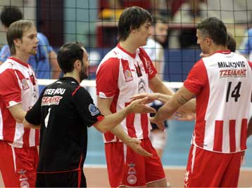 Ο Ολυμπιακός στον τελικό και περιμένει το Αρης – ΠΑΟ