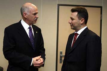 «Ανοιχτοί σε απευθείας συναντήσεις» δηλώνουν οι Παπανδρέου και Γκρούεφσκι