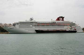 Αναχώρησε -τελικά- από το λιμάνι του Πειραιά το κρουαζιερόπλοιο Ζenith