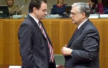 Εξειδίκευση δημοσιονομικών μέτρων και διαρθρωτικών μεταρρυθμίσεων ζητεί ο Λ.Παπαδήμος