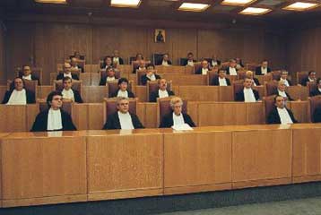 Προσφυγή στο ΣτΕ κατά της περικοπής αποδοχών στο Δημόσιο