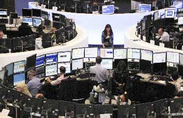 Στις 800 μονάδες το spread, επεκτείνεται στην ευρωζώνη η κερδοσκοπική επιδρομή