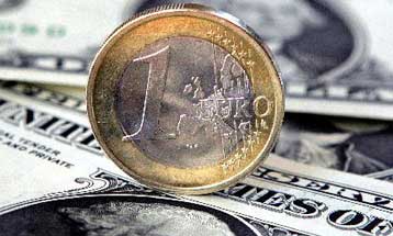 Στο χαμηλότερο επίπεδο του τελευταίου έτους υποχωρεί το ευρώ