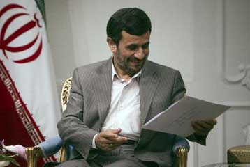 Για την έδρα του ΟΗΕ βάζει πλώρη ο Αχμαντινετζάντ εν μέσω «πυρετού» για κυρώσεις