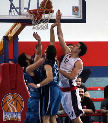 «Σώθηκε» η Καβάλα παρά την ήττα της από τον Πανιώνιο, που εξασφάλισε τα πλέι-οφ