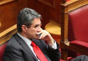 Σφοδρή αντιπαράθεση στη Βουλή για την οικονομία και το μηχανισμό στήριξης