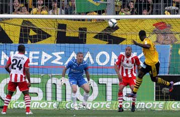 Ο Αρης νίκησε τον πολύ κακό Ολυμπιακό με 2-0 και έβαλε φωτιά στα πλέι οφ