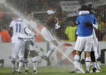 Στο τείχος της Ίντερ «έπεσε» η Μπαρτσελόνα, στον τελικό οι «νερατζούρι»