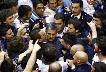 Ο Μουρίνιο υποσχέθηκε ότι θα ξαναπεράσει του χρόνου από το Καμπ Νου