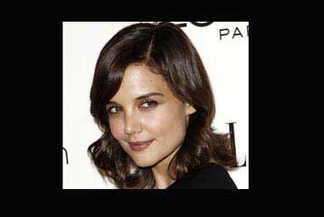 Η Κέιτι Χολμς σε ρόλο Τζάκι Ο.